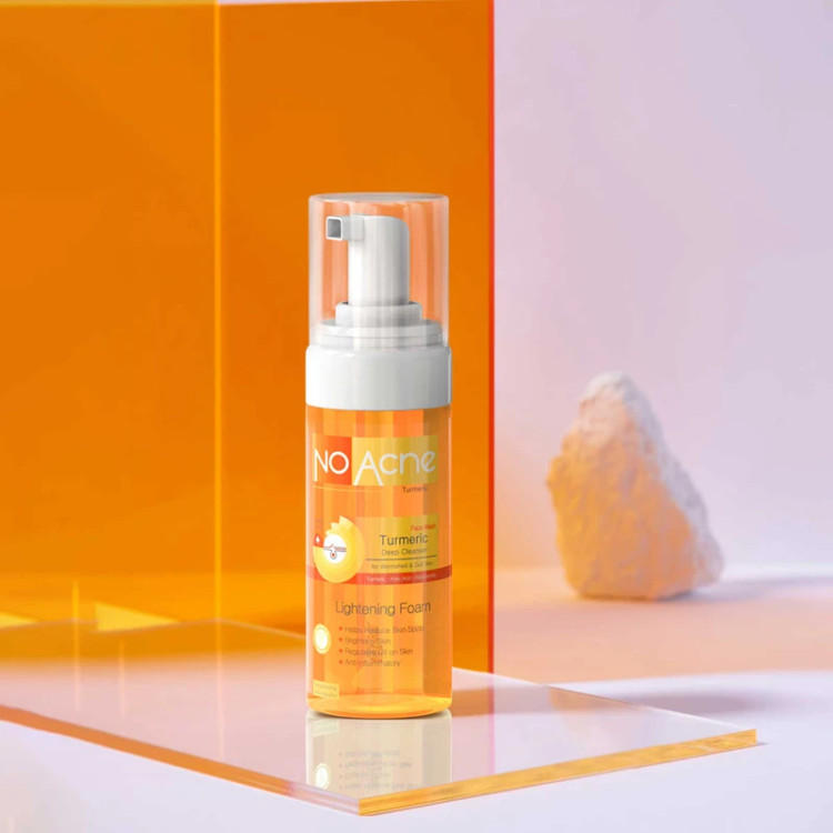 فوم شستشوی صورت نوآکنه روشن کننده مناسب پوست چرب حاوی زردچوبه
